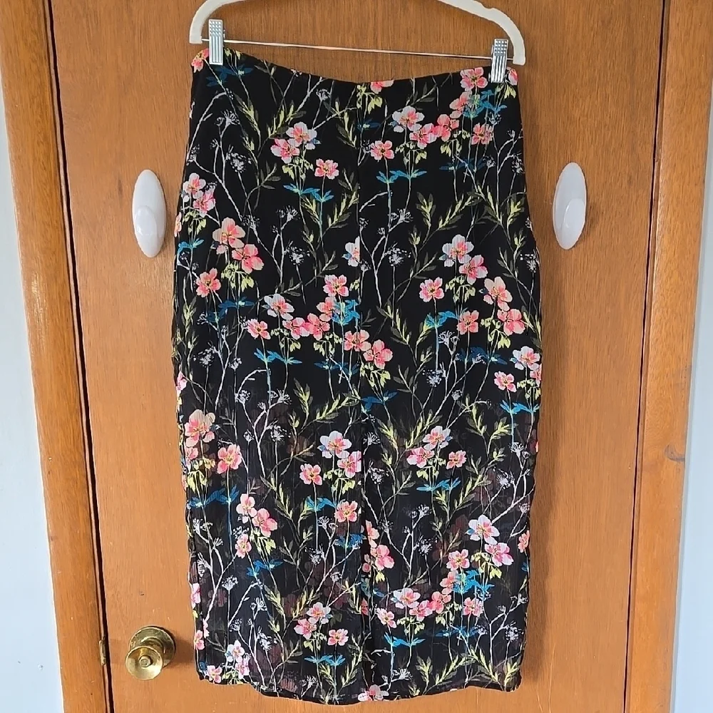 Expess Brand. Floral Black Skirt Size Large.